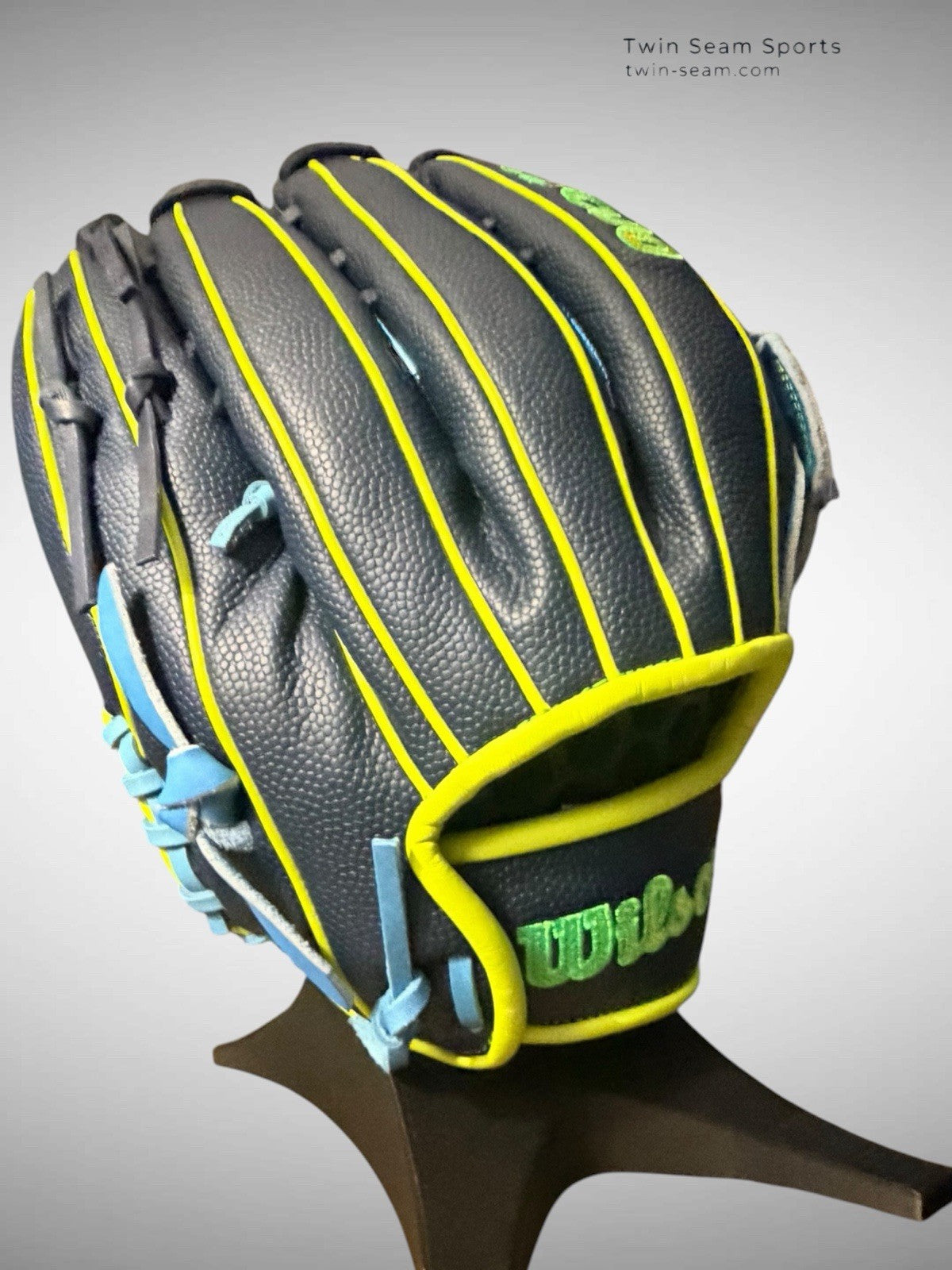 Wilson 2026 A2000 1750SS 12.25 Outfield Baseball Glove - Right Hand Throw