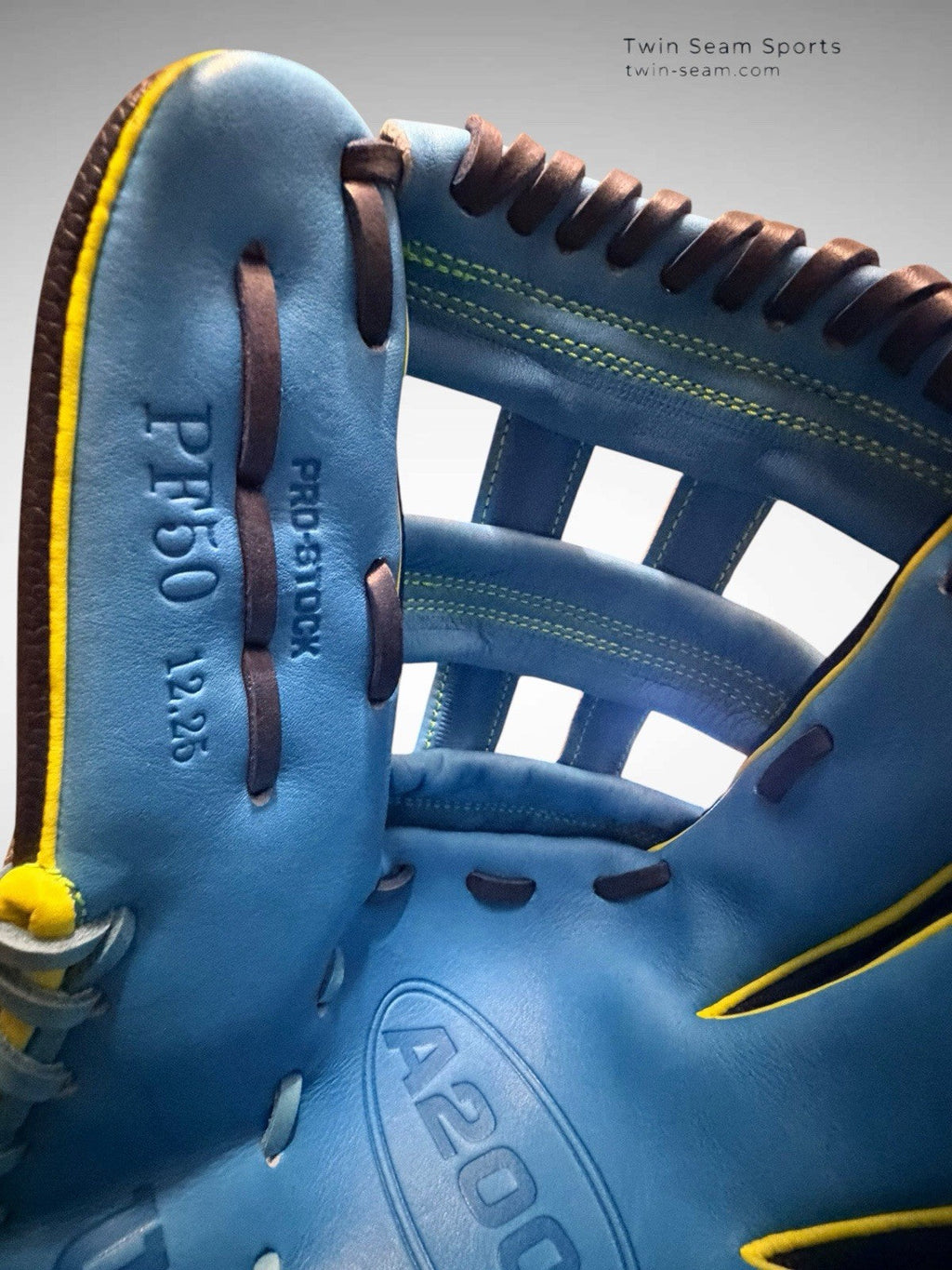 Wilson 2026 A2000 1750SS 12.25 Outfield Baseball Glove - Right Hand Throw