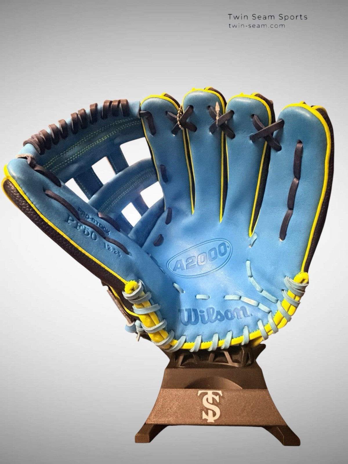 Wilson 2026 A2000 1750SS 12.25 Outfield Baseball Glove - Right Hand Throw
