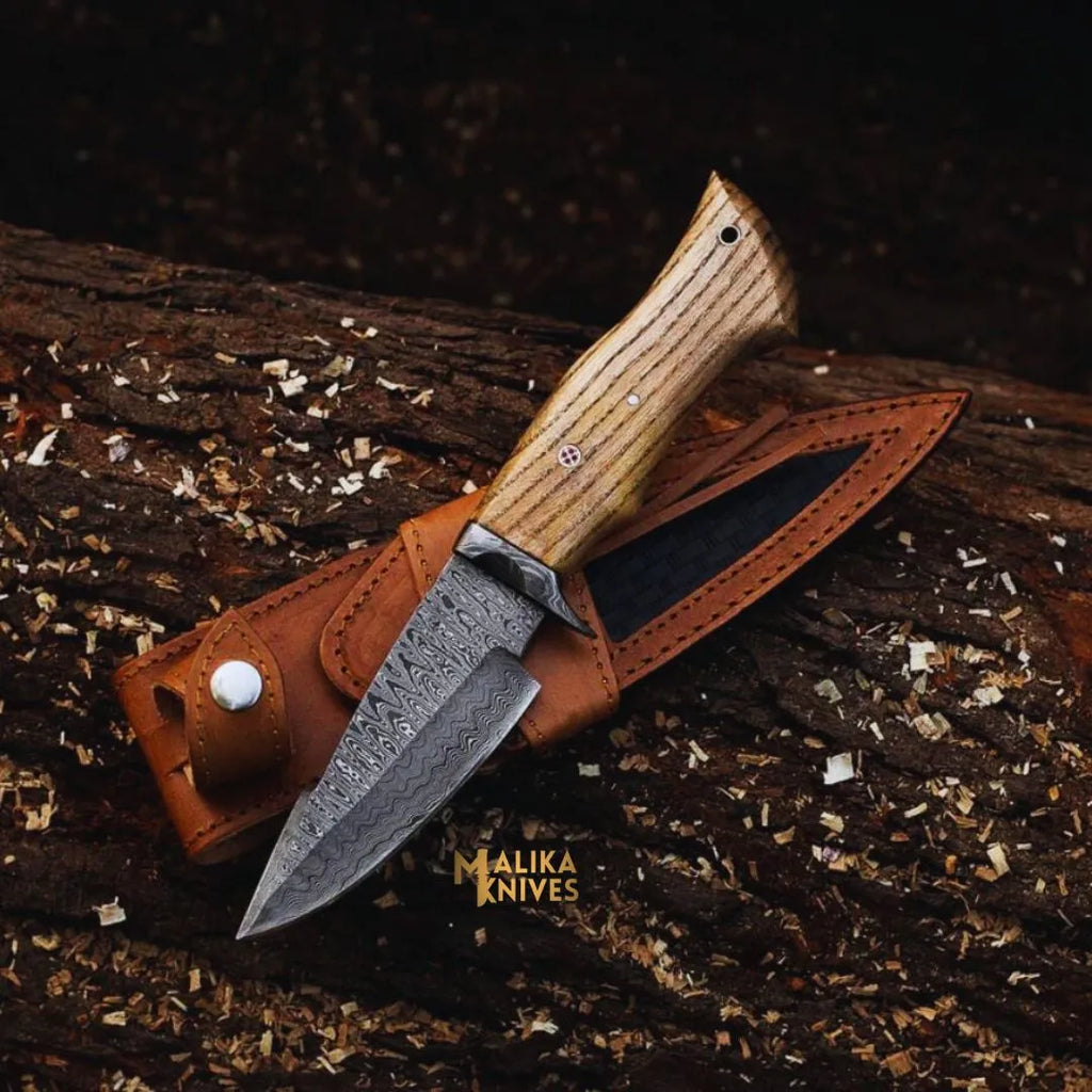 Twist Damascus Hunting Knife with Walnut Handle