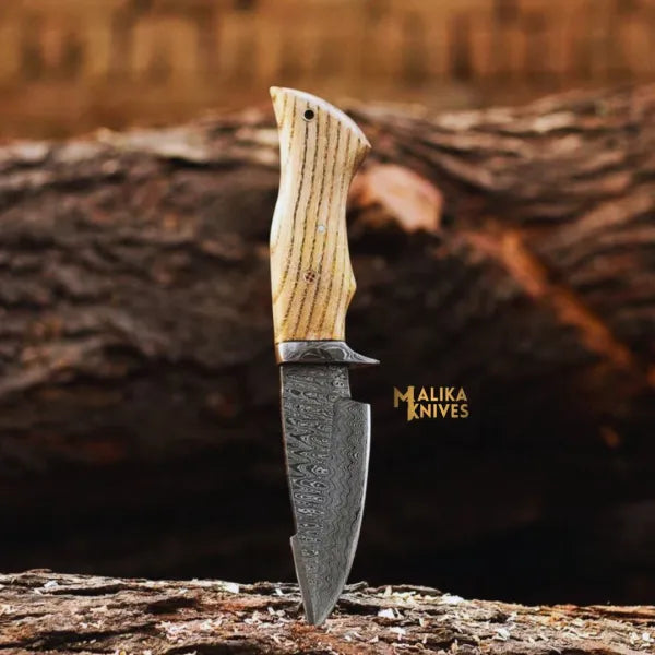 Twist Damascus Hunting Knife with Walnut Handle
