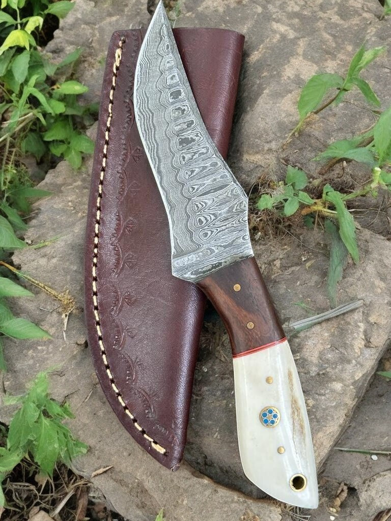 Custom Handmade Hunting Knife – Damascus Steel Blade