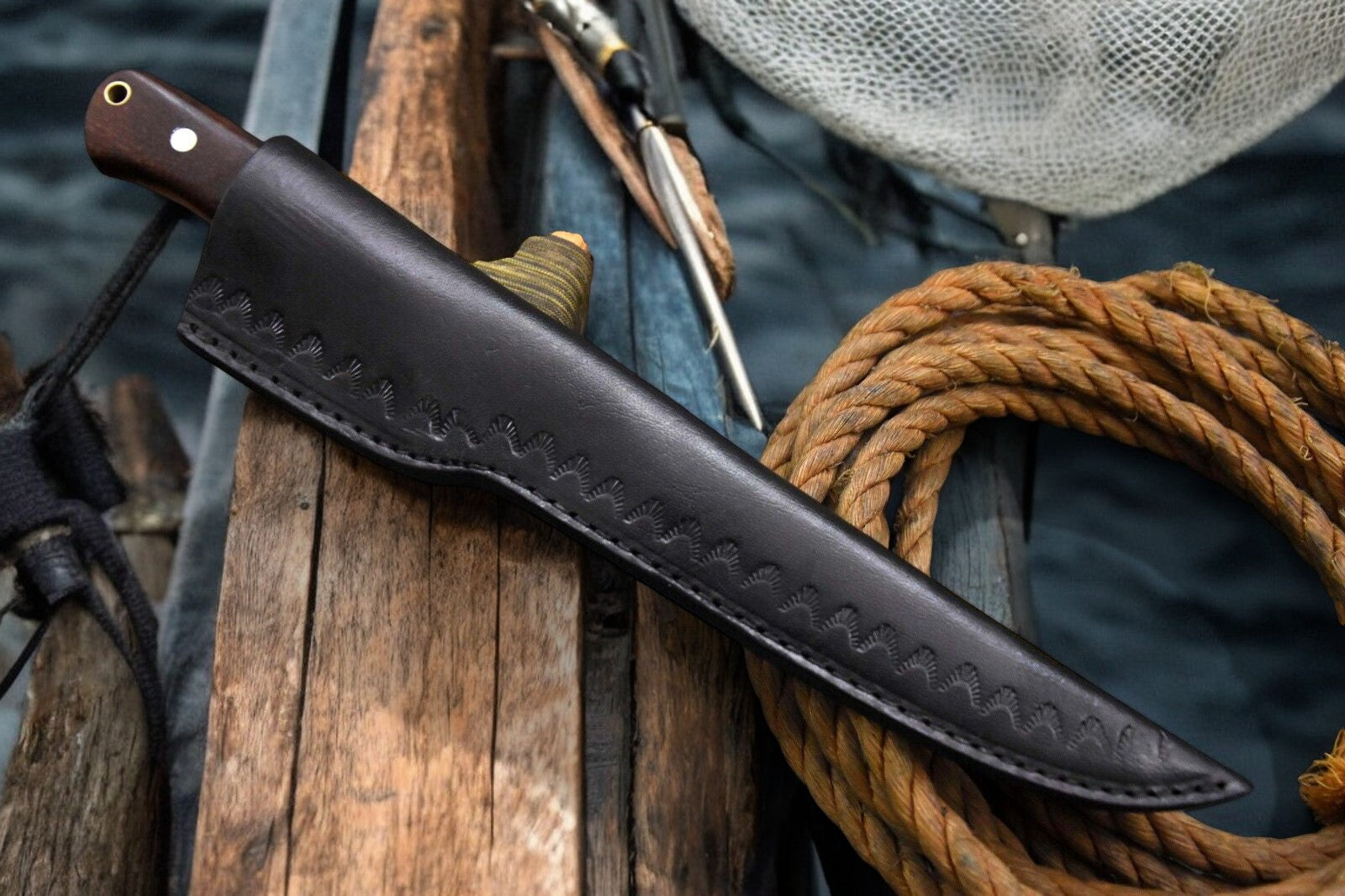 Handmade Damascus Fillet Knife – Rosewood & Resin Handle